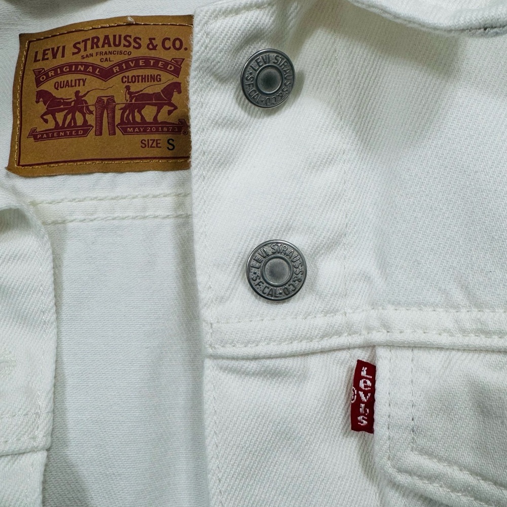 Levi's White Denim Jacket - image 7